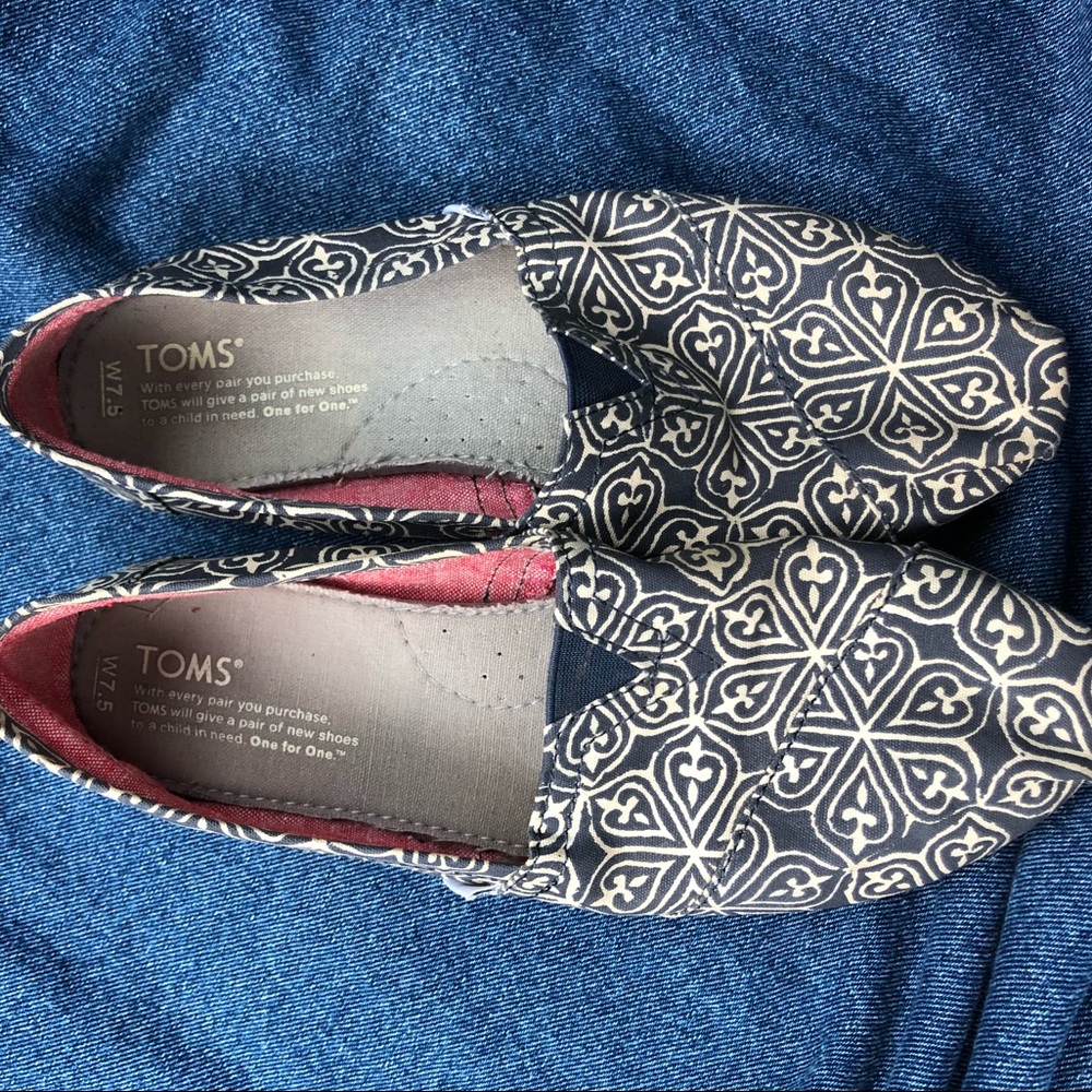 TOMS shoes with pattern design